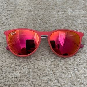 Ray-Ban sunglasses, girls.